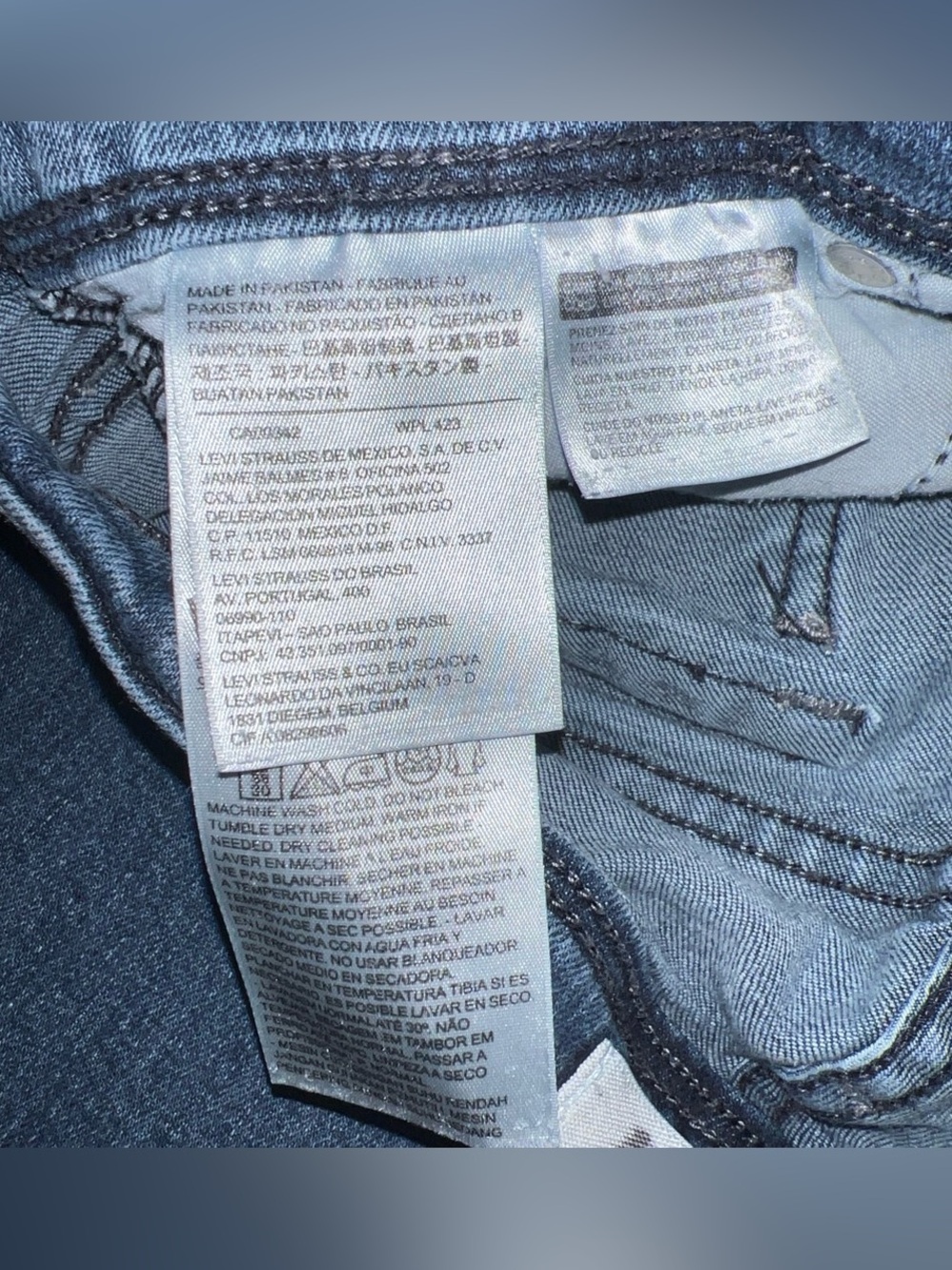 Levi Womens Bootcut Jeans Size 4 Short W27 Darker Wash - Picture 6 of 7